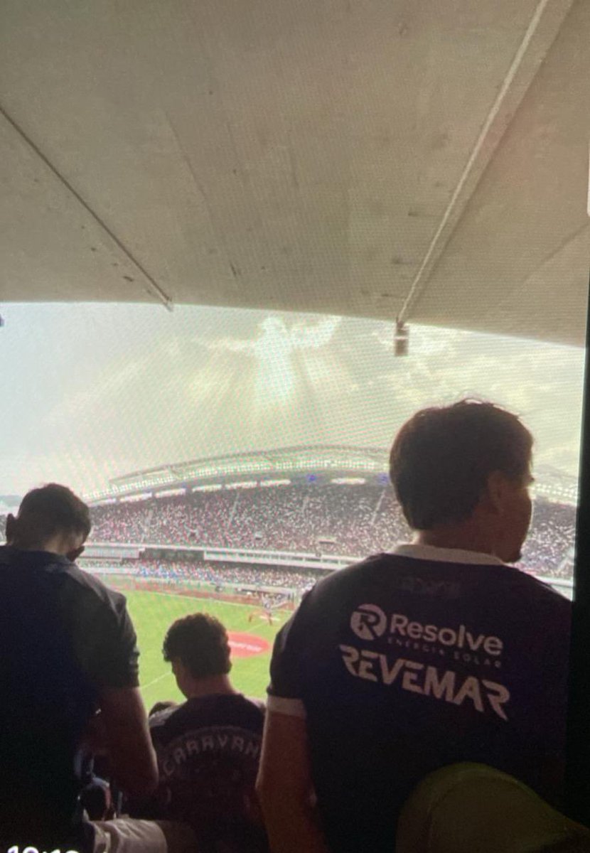 Uma imagem impressionante durante a partida que levou o Remo a série A 

O formato das nuvens do símbolo do Espírito Santo sobre o estádio Olímpico Mangueirão