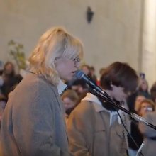 k_sonin's tweet image. The Russian community world-wide is overjoyed that Diana Loginova, a 18-year-old street musician, is free. The dominant feeling is of course deep embarassment. A kid who spent a month in jail for singing an anti-war song is now &quot;safe&quot;, which in year 2025 means &quot;out of Russia&quot;.