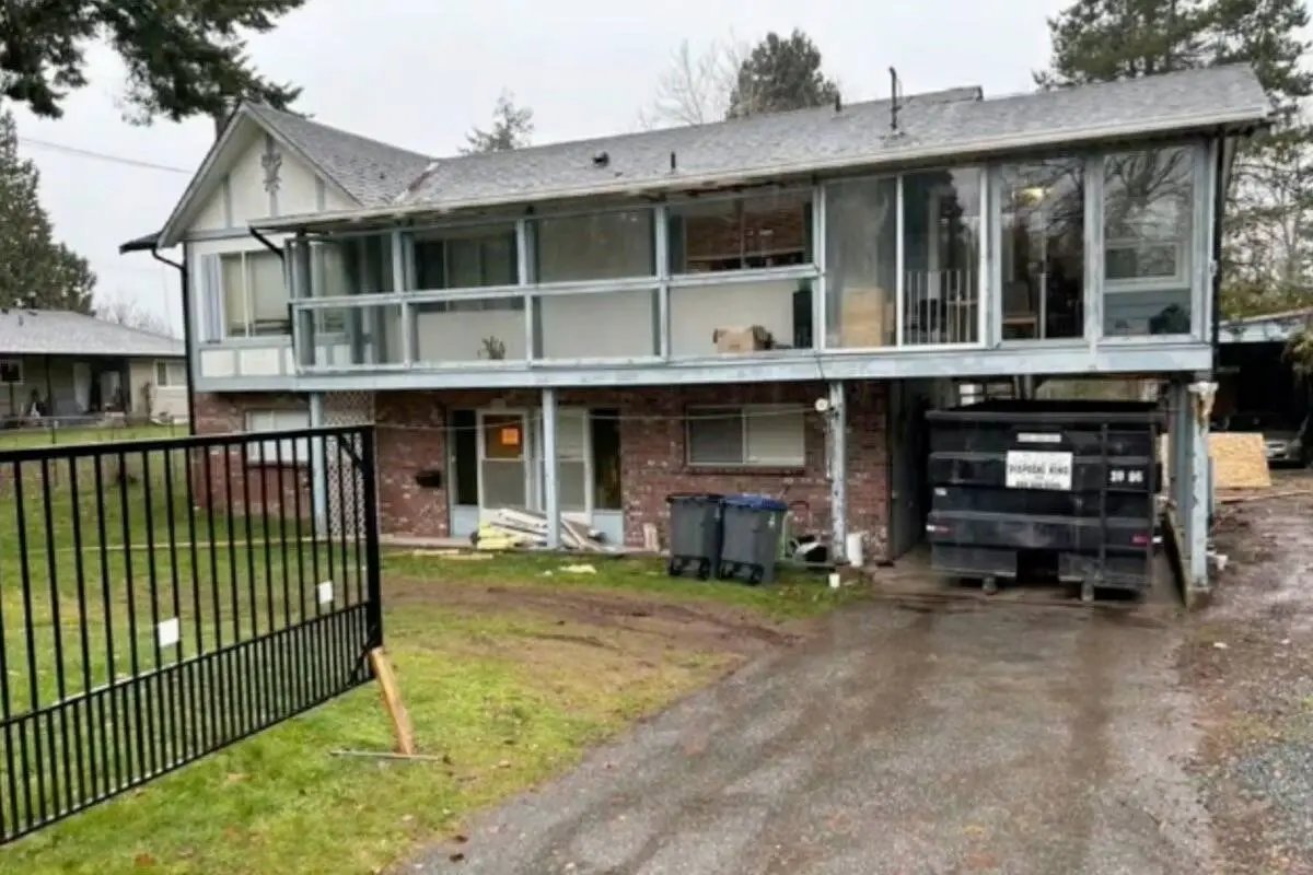 #VanRE “Despite a stop-work order being issued when construction was first observed, and in the earlier stages, the owner proceeded to complete the unpermitted construction – the owner has taken no steps to bring the property into compliance.” northdeltareporter.com/2025/11/24/cit…
