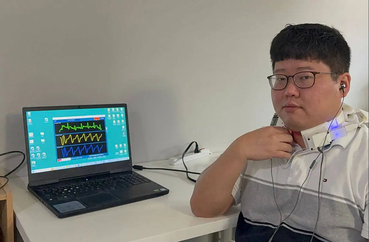 ScienceVancity's tweet photo. The @MitacsCanada Innovation Awards have been announced! This year, Dr. Tae-Ho Kim from @SFU is among the winners for his work to designing a first-of-its-kind self-powered continuous blood pressure monitor.

Congratulations! https://t.co/sHg0Wl29SH https://t.co/FGACC8skLf
