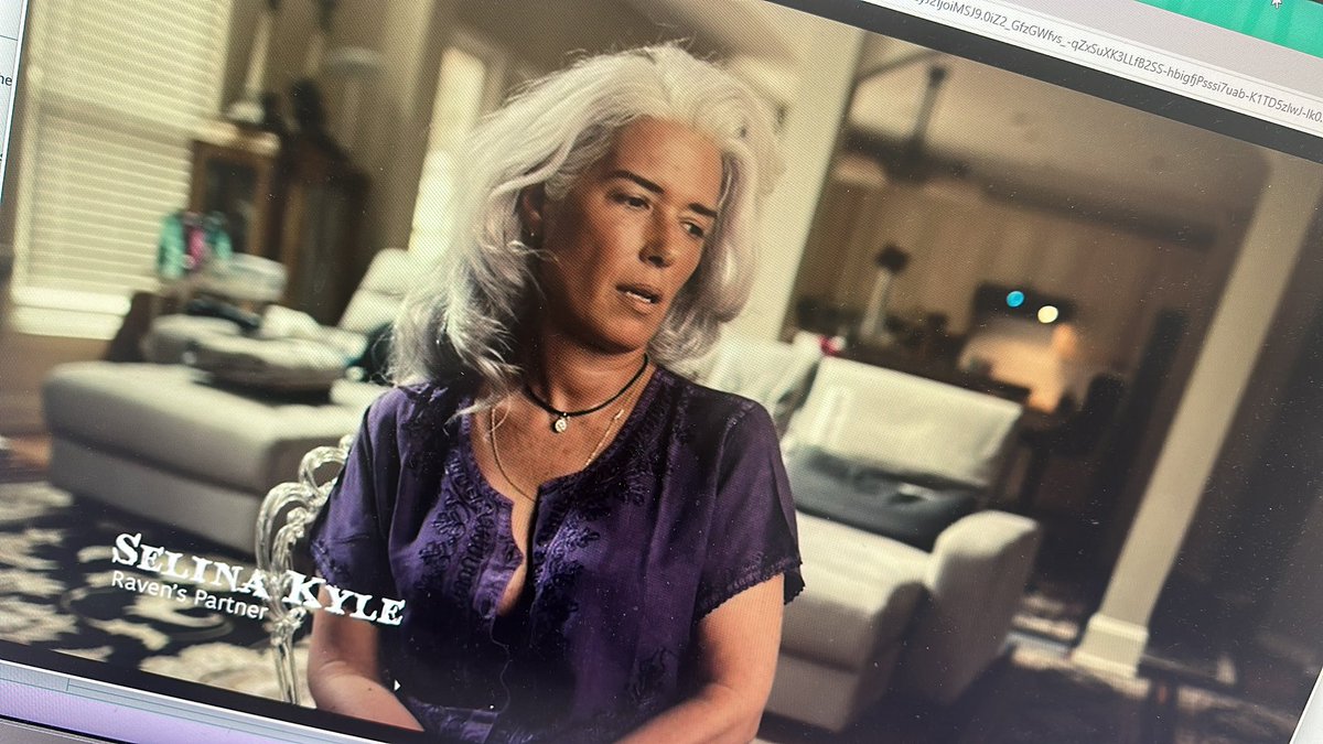 Just when i didn’t think Raven couldn’t get any cooler, i found out his partner is fucking Catwoman?! Damn, dude. Billy Corgan kicks off this doc. Damn, man, I’m 6 mins in and it’s already blown me away. #QuoteTheRaven #Nevermore