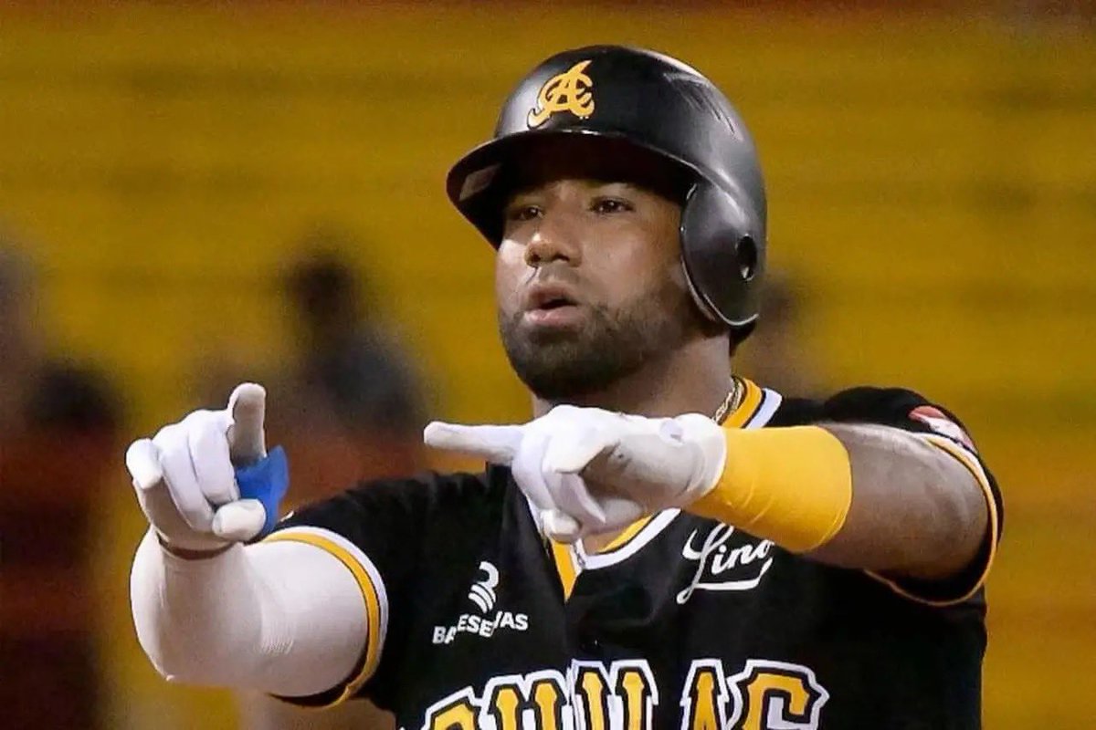 wilberdata's tweet image. Ezequiel Durán debe pensar en 2026 🤠 

Durán debería concluir su participación con las Águilas y enfocarse en la próxima temporada de MLB. 

Tras la salida de Marcus Semien a los Mets, se ha convertido en uno de los principales candidatos para asumir la segunda base en Texas.