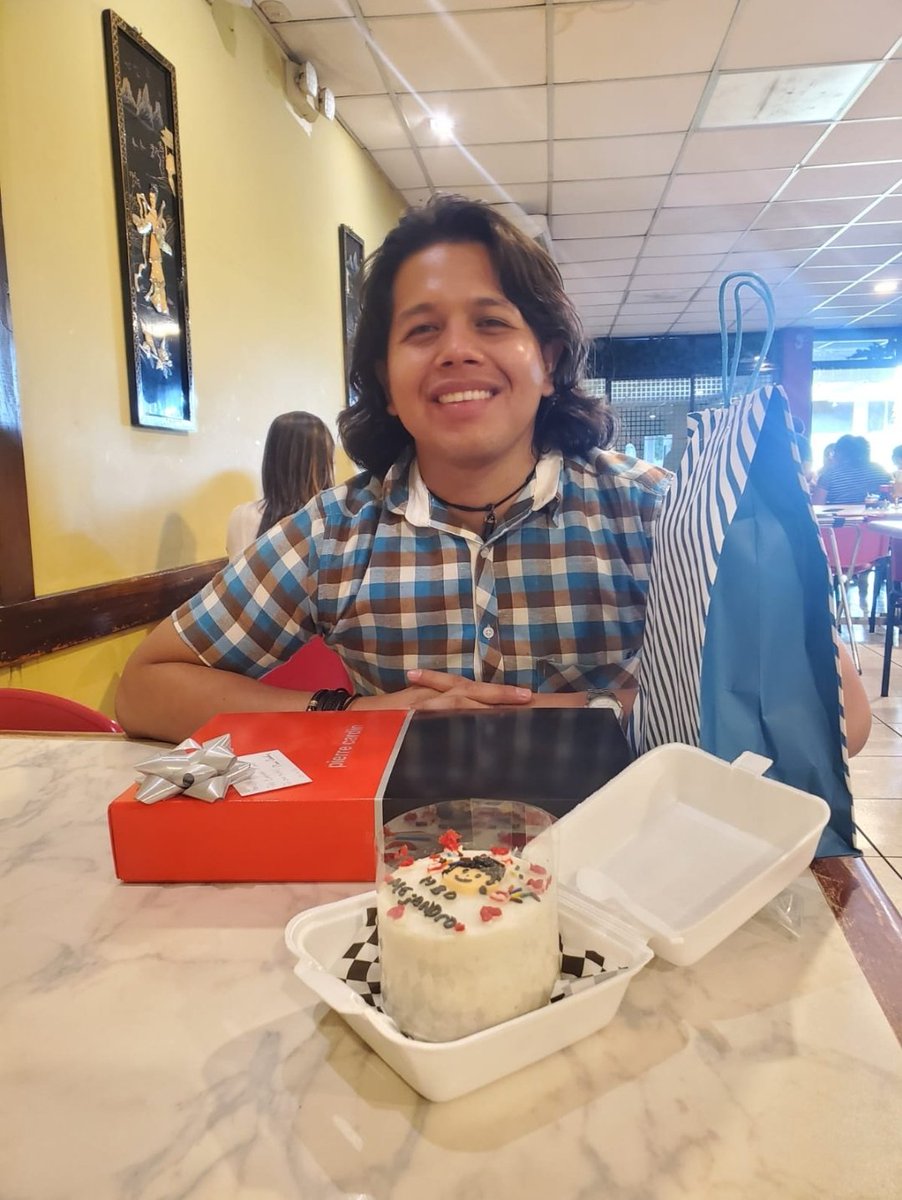Xiomi_ramos04's tweet image. Hoy 24 de noviembre Alejandro debería estar soplando las velas y riendo como en su último cumpleaños... pero esta siendo castigado por un país que decidió arrestarlo sin pruebas y llamar justicia a la violacion de Derechos humanos.
Hasta tu Libertad ❤️
@rev_mov @ElSalvadorPp
