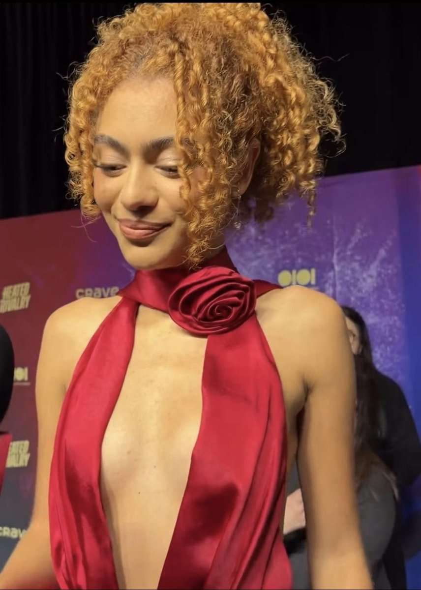 kzbkll's tweet image. I’m too bi for this #sendhelp #heatedrivarly