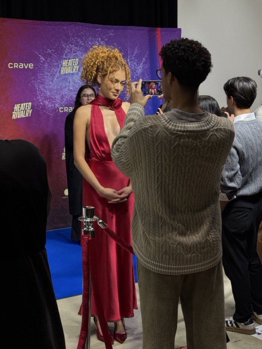 kzbkll's tweet image. I’m too bi for this #sendhelp #heatedrivarly