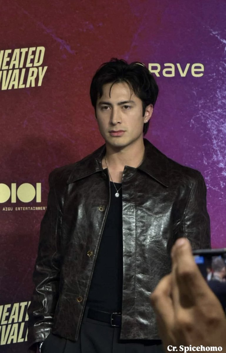 kzbkll's tweet image. I’m too bi for this #sendhelp #heatedrivarly