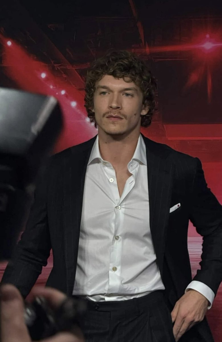 kzbkll's tweet image. I’m too bi for this #sendhelp #heatedrivarly