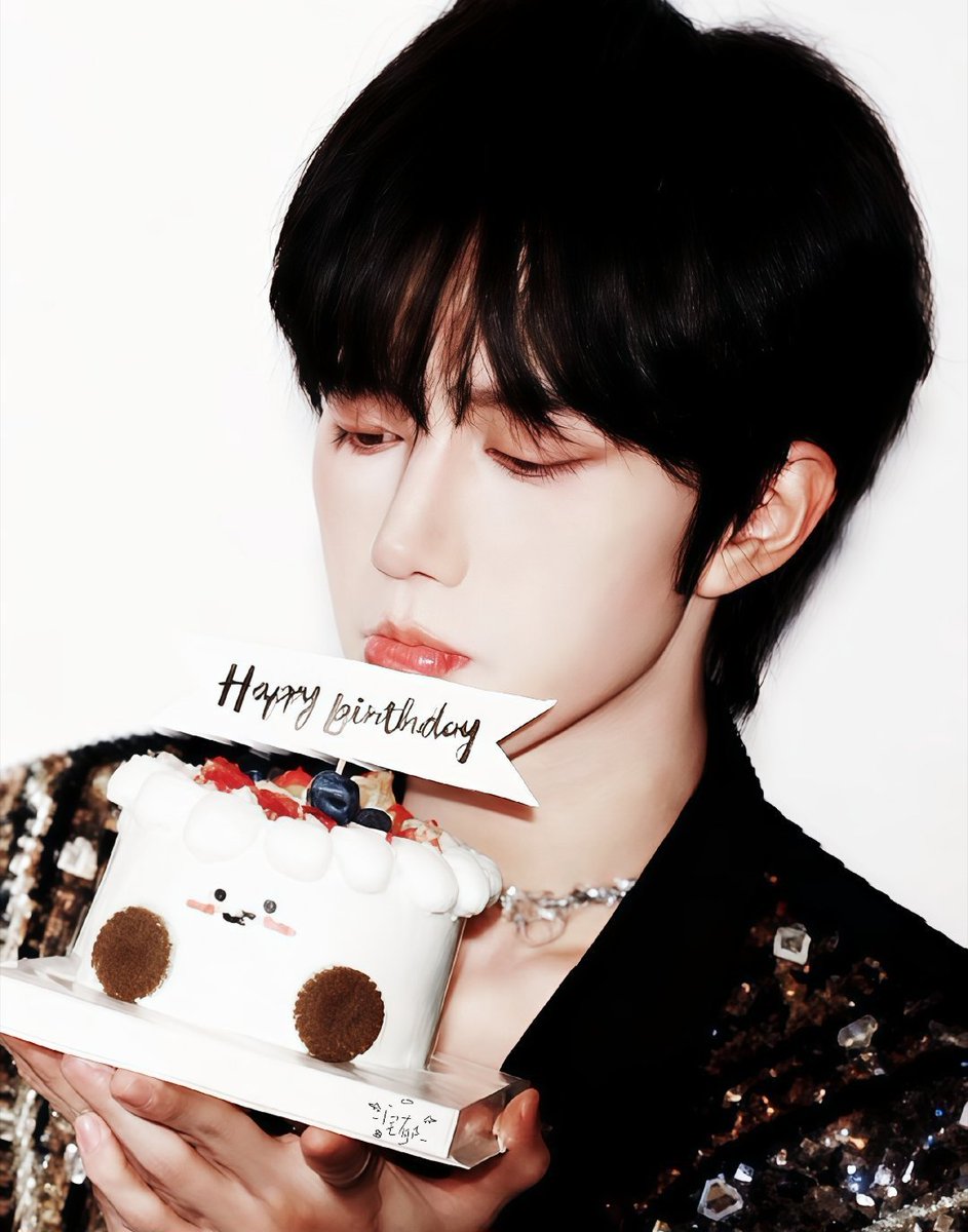 Aioonnaja's tweet image. ⭐️🎂🦋ร่วมอวยพรวันเกิดอาซิง รี + แท็ก แนบรูปอาซิงที่โดนใจ 
แจก ((คนฟอล 99 บ.  1 คน)) ถ้ามีคนเล่นเยอะอาจแจกเพิ่ม 

ประกาศวันที่ 27 เวลา 21.00 .น.

ELIOT A STAR WAS BORN
#Happy26thELIOTDay