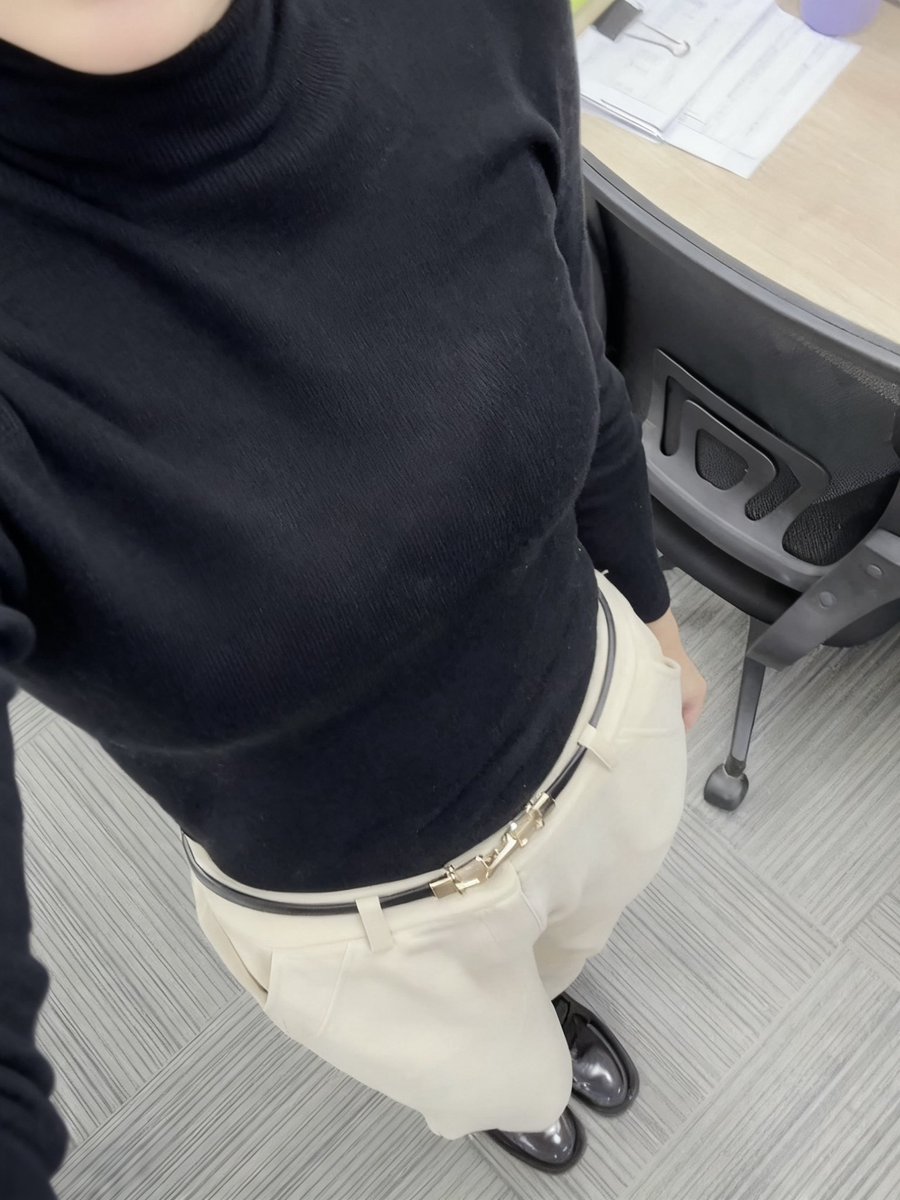 DomChrs's tweet image. OOTD 最没分享欲敷衍的一天
有些人私信问我怎么了 感觉我最近不太对劲 没什么 就是上班太累了 不愿意多说话 难道就必须每天满脑子都是黄色废料才正常吗？拜托 我又不是营业的 我啥也不图你的 天天给你笑脸的同时你又能带给我什么呢？不喜欢强装着高兴 我就是这么情绪化的人 都玩互联网了还不能当公主？