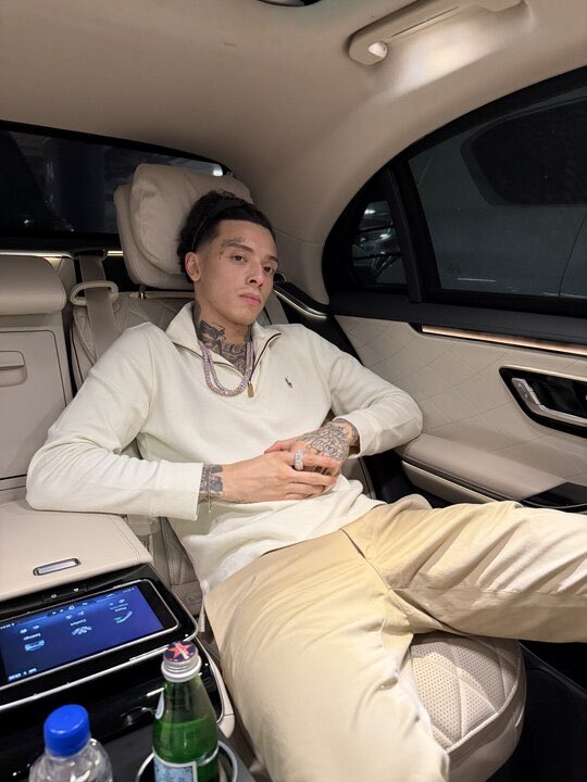 ComplexStyle's tweet image. No more Nike Techs for #CentralCee 😭😭

Quarter-Zips only 🔥