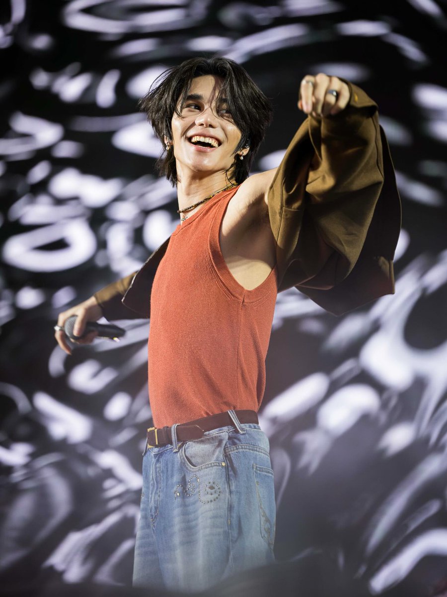 SATURDAYSSBR's tweet photo. A organizadora de shows "A Time Showbiz" publicou novas fotos de Jeff Satur durante sua apresentação no festival Beach Boys 2025!

"Desfrute os vocais ensurdecedores e performances poderosas de Jeff Satur, o talentoso artista dos Saturdayss que fará você gritar da primeira até a última música, porque o mar com Jeff Satur é o melhor." – diz a legenda.

「🔥」
#BEACHBOYS2025xJeffsatur
#JeffSatur #SaturdayssBrasil