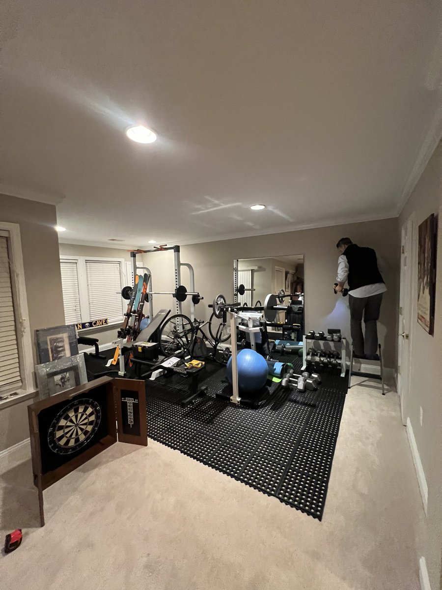 SladeLieutenant's tweet image. Shoutout to all the divorced Dad’s this Thanksgiving. I’m helping mine hang a dartboard in his basement tonight. 👍