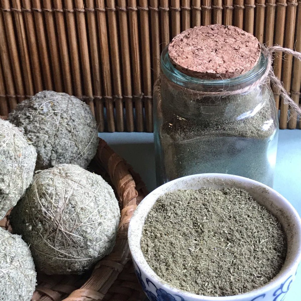 This plant kills 98% of cancer cells in just 16 hours!

Wormwood has recently been found to help kill 98% of lung cancer cells, and in just 16 hours! Moreover, experiments prove that wormwood has no negative effects on healthy lung cells.

When, during another experiment,