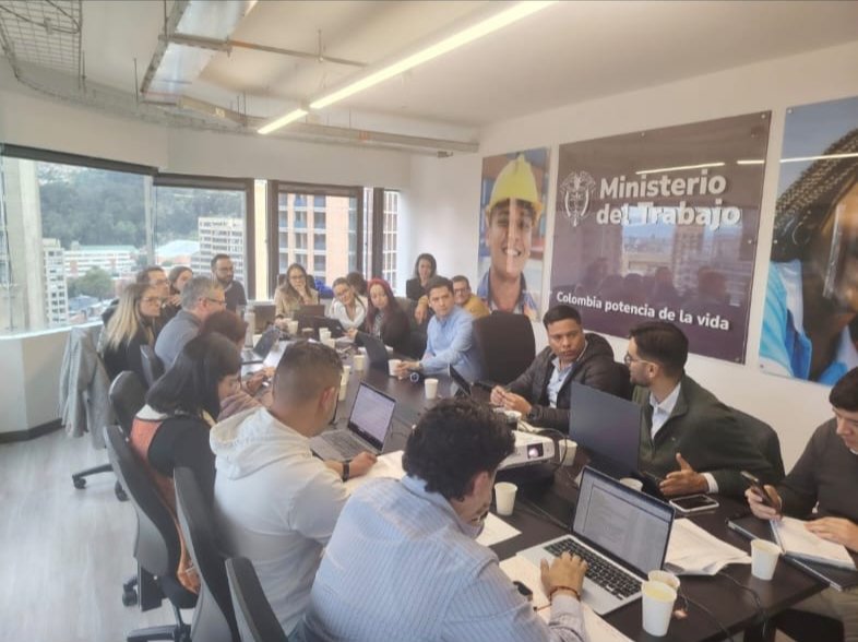 ASDIAPP's tweet photo. #Reglamentacion 

🚨Hoy avanzo la segunda Mesa tripartita de Reglamentación de la reforma a plataformas ⚖️

 Participaron @MintrabajoCol, Organizaciones sindicales y Empresas de plataformas de Reparto. 📝 https://t.co/K0ZsPPomD8