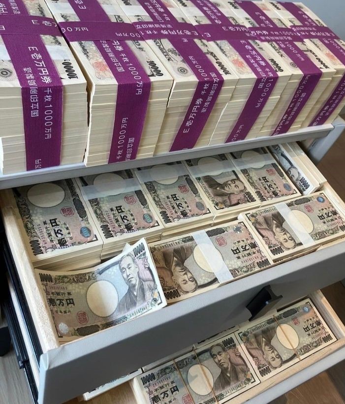 Lucha_kansya's tweet image. 見るだけで今すぐ開運引き寄せ                      

①イイネで10万円引き寄せ                  

②フォローで100万円引き寄せ                      

③リツィートで1000万円引き寄せ                    

④返信で1億円引き寄せる