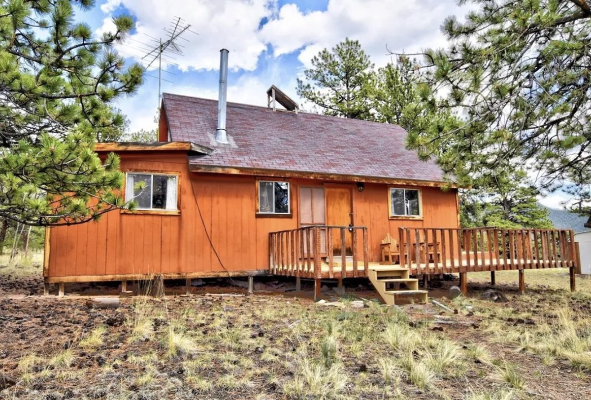 CountryLife717's tweet image. $250,000
#OffGrid #Colorado Mountain Retreat on 5.62 #Acres. This cozy rustic #cabin is surrounded by trees and has #mountainviews. Close to hiking, camping and anything outdoors. countrylifedreams.com/off-grid-color…