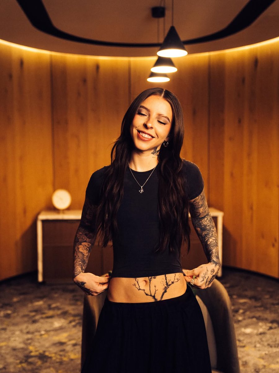 Esta es la misma que canta "que rico tu mamas, dios santo"