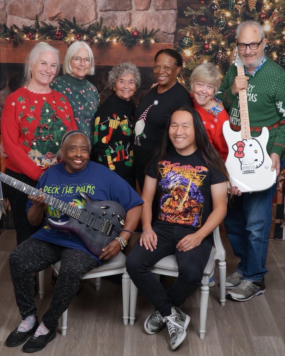 DragonForce's tweet image. USA 🇺🇸 The holidays are approaching quick!  We have INSANE deals for merch on our official Amazon store now through Cyber Monday.  Do you or a loved one need an incredibly cool DragonForce shirt to get you through these winter months?  We have you covered 🎁…