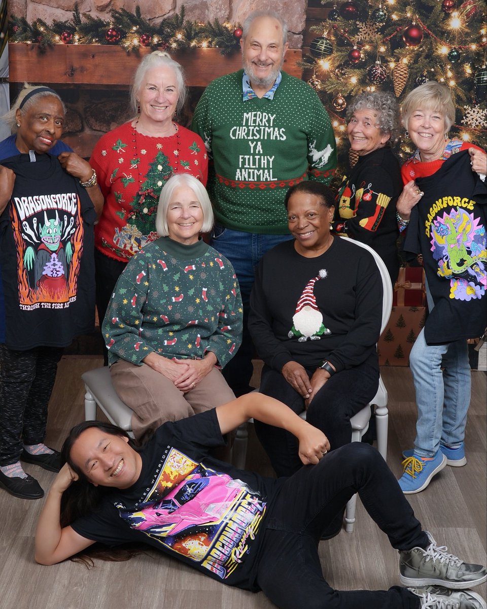 DragonForce's tweet image. USA 🇺🇸 The holidays are approaching quick!  We have INSANE deals for merch on our official Amazon store now through Cyber Monday.  Do you or a loved one need an incredibly cool DragonForce shirt to get you through these winter months?  We have you covered 🎁…