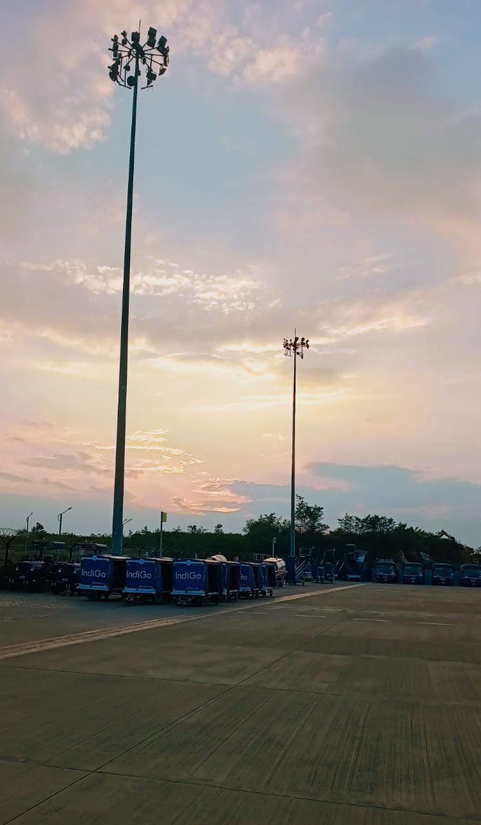 aaihbxairport's tweet image. ಹುಬ್ಬಳ್ಳಿ ವಿಮಾನ ನಿಲ್ದಾಣದಿಂದ 24/11/2025ರಂದು ನಿಗದಿಯಾದ ವಿಮಾನಗಳ ವಿವರ:
ನಿಗದಿತ ಆಗಮನ- 6
ಒಟ್ಟು ಪ್ರಯಾಣಿಕರು-649
ನಿಗದಿತ ನಿರ್ಗಮನ-6
ಒಟ್ಟು ಪ್ರಯಾಣಿಕರು-625
ನಿಮ್ಮ ವಿಮಾನಯಾನ ಸುಖಮಯವಾಗಿಸಲು ಸದಾ ನಿಮ್ಮ ಸೇವೆಯಲ್ಲಿ ನಿರತರಾಗಿದ್ದೇವೆ.
Total pax-1274🙂 sked mov-12
#FlightUpdate
@AAI_Official @AAIRHQSR @aairedsr