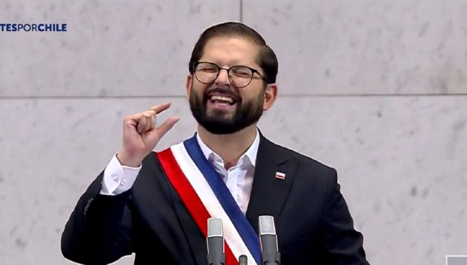 cherrAL62's tweet image. Sacar un país al desarrollo puede llevar muchos años. Arruinarlo y destruirlo, lleva solo una elección.