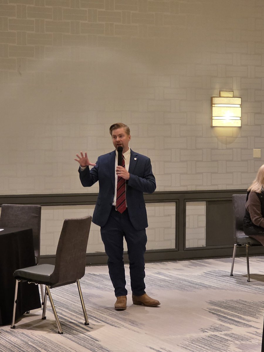 HarryNiska's tweet image. What an event with the @MNSenateVictory &amp;amp; @MNHRCC! Thank you to @tomemmer, @FischbachMN7, @PeteStauber, and @BradFinstad for your amazing support! Minnesota Republicans are focused and ready to win in 2026!