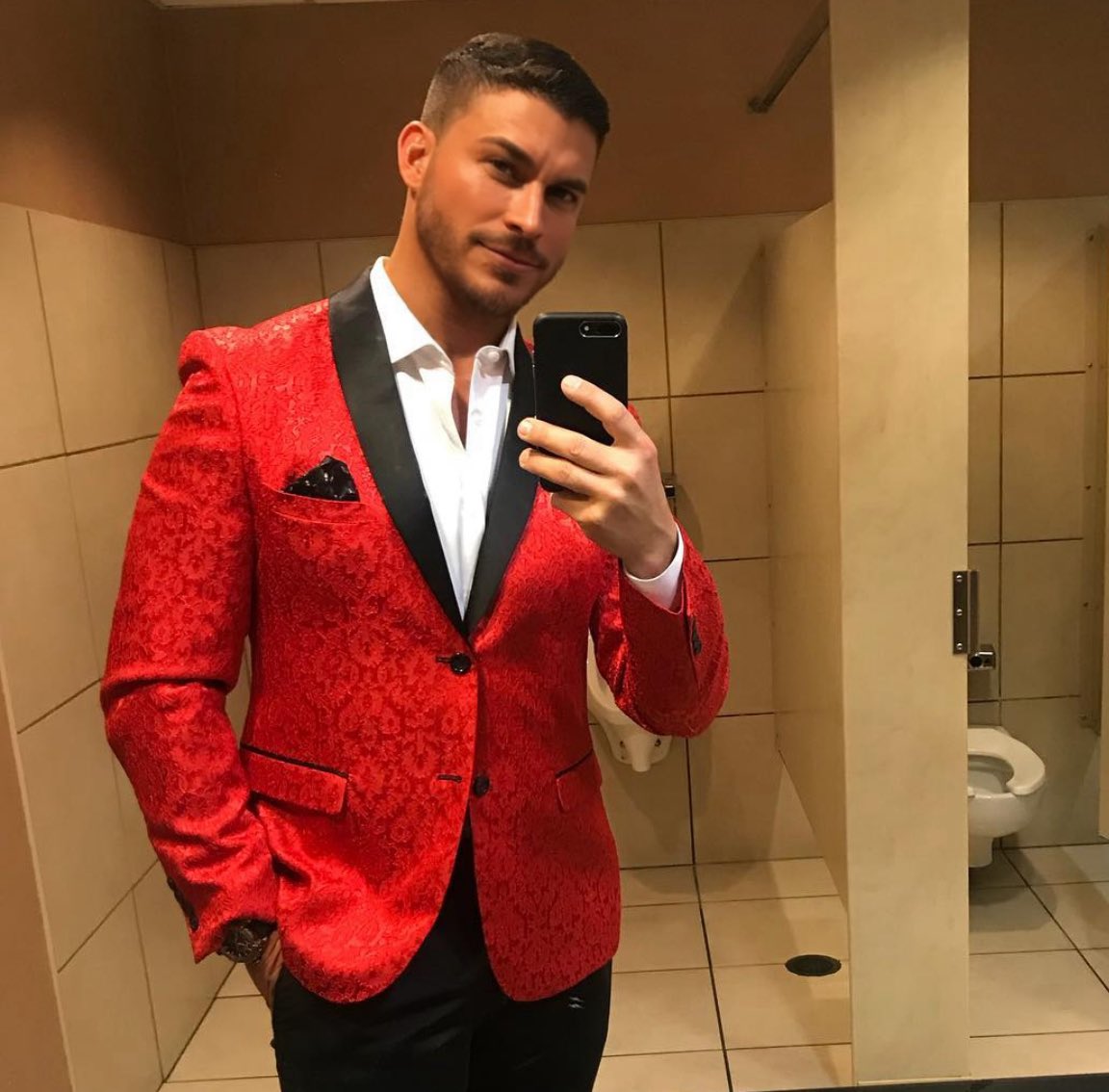 _justice4jax's tweet image. I’ve never seen this photo of @mrjaxtaylor and I absolutely love it. Red is clearly his color and I vote to see him in it more often. Not sure if this a recent snap, but I would be lying if I said I’m not thrilled to see this joyful smile on his face. #justice4jax #jaxtaylor