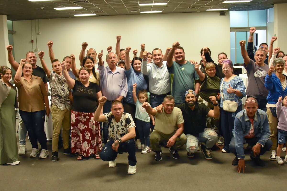 DanielRestrepoC's tweet image. Gracias a la familia Pabón Ortiz y a todos sus amigos por el respaldo decidido y por abrirnos las puertas con tanta generosidad. Compartir este espacio con ustedes nos llena de energía y nos motiva a seguir trabajando con compromiso por la comunidad y por el desarrollo de Itagüí.