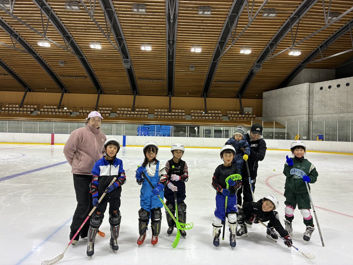 vfsc2017's tweet image. ヴァンフォーレ
#アイススケート&amp;amp; #アイスホッケー
子ども達にスポーツの選択肢を🧊🏑

本日開催📢
感染症が拡大しておりますが、ご都合が合う子は是非❗️

11/25(火)1930-2030で開催📝

申込み↓
x.gd/AOCCX

#vfsc #vfk