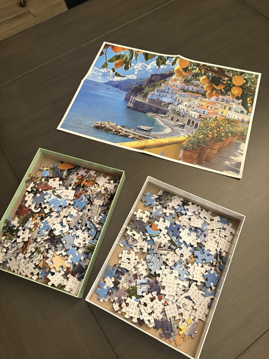 SteveGutzler's tweet image. Thanksgiving project starting early.
Wine 🍷 please 😉 #PuzzleFun #KindOf