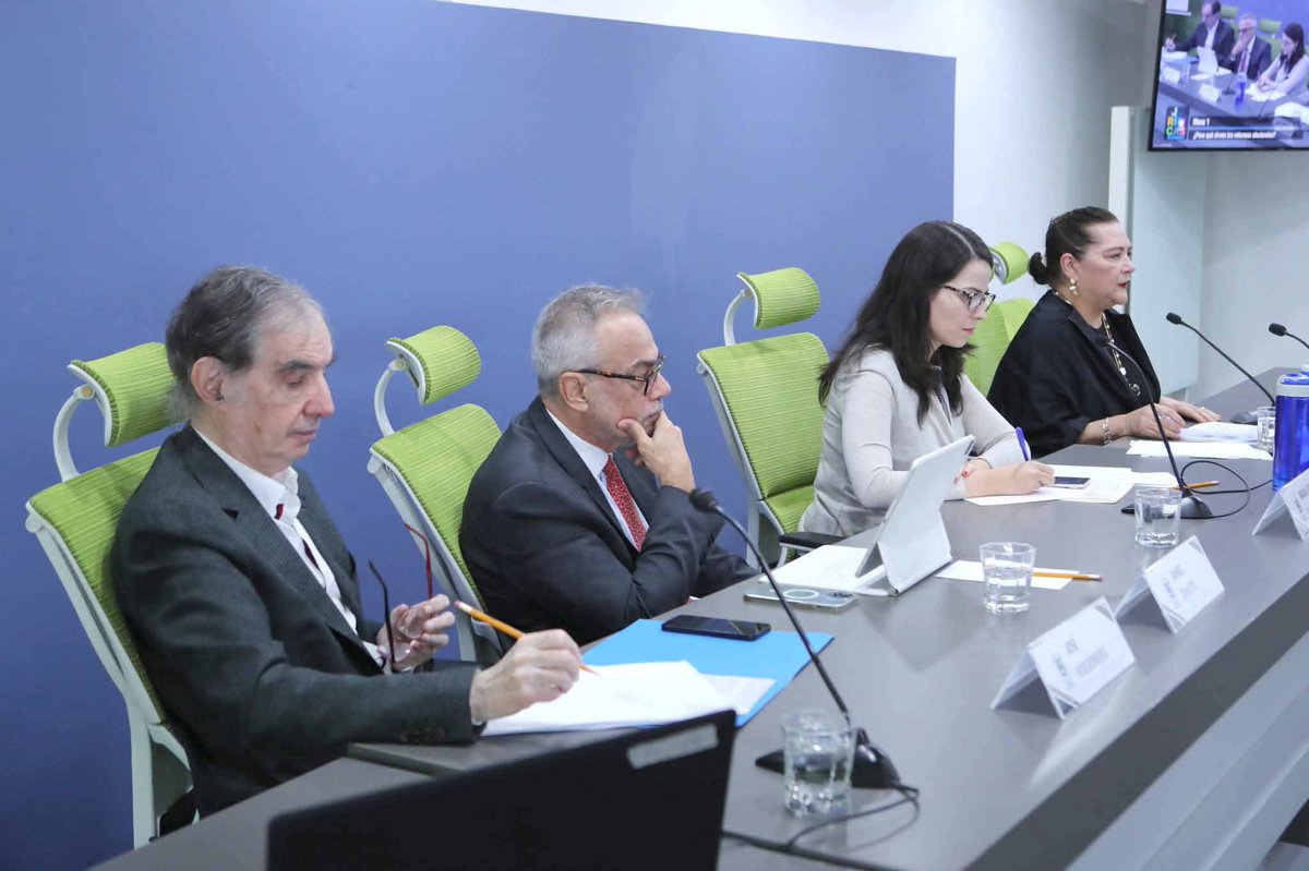 revistavyvmx's tweet image. 🖊 Daniel Zovatto, experto electoral internacional, nos comparte sus reflexiones en el texto &quot;Reformar para fortalecer, no para retroceder&quot; a propósito de la #ReformaalPoderJudicial en México para nuestra edición de #Noviembre 
🖱 vozyvoto.com.mx