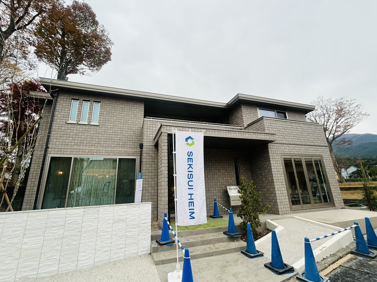 WASABI1404's tweet image. スパイススクーピー🚙

御殿場市のSBSマイホームセンター内
&quot;セキスイハイム東海株式会社&quot;の
「御殿場パルフェ展示場」より井上店長と
お届けしました🏠✨

12/6、7にグランドオープン❗️
2階建てのフレンチクラシックな内装☕️✨
オープンイベントもあるのでHPから見学予約を🙌

#WASABI
#なみへい