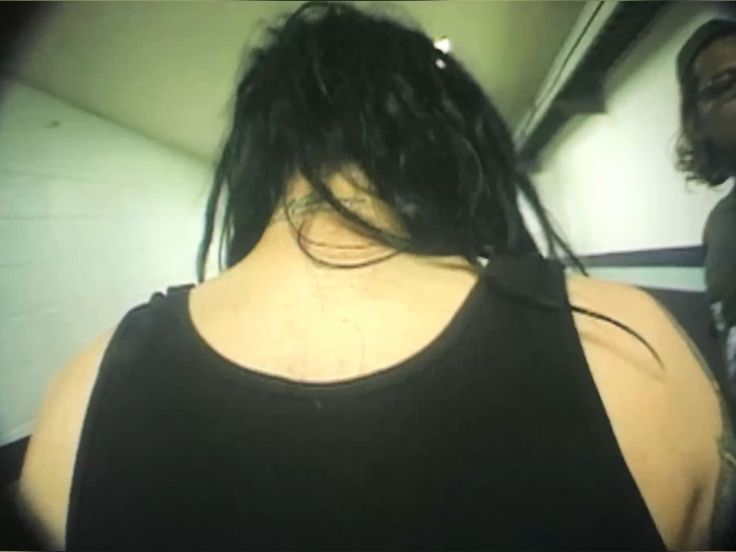 _k0rn_fre4k's tweet photo. Since when does Jonathan have a hidden tattoo on his neck? 🤨⁉️ https://t.co/9eb81Z7goZ