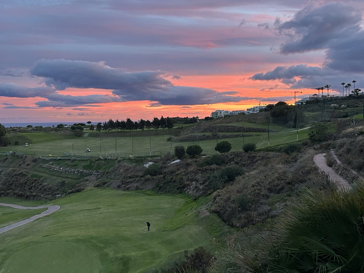 Karynne_Summars's tweet image. View of the Day: Sunrise to sunset in Andalucia, Spain today.  #sunrise #sunset #views #picoftheday #Mothernature