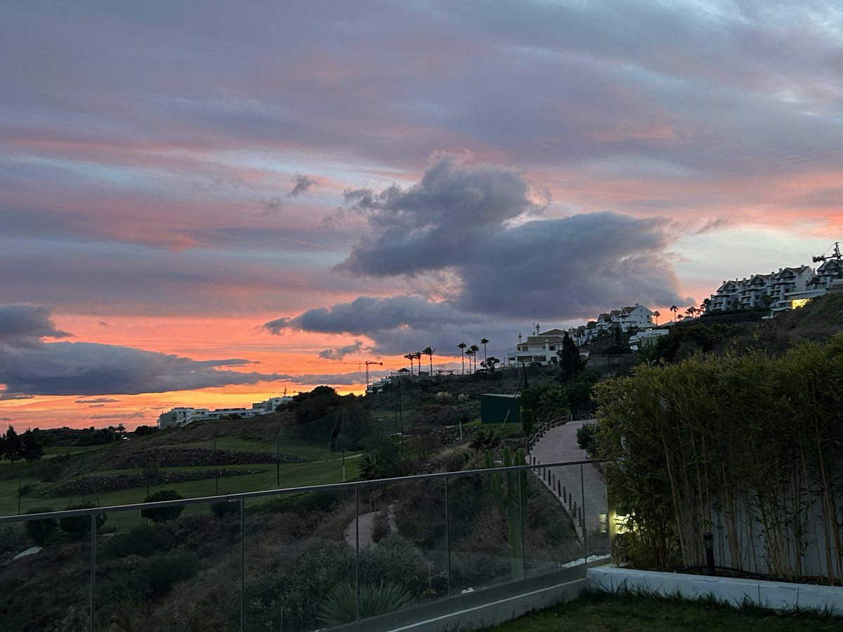 Karynne_Summars's tweet image. View of the Day: Sunrise to sunset in Andalucia, Spain today.  #sunrise #sunset #views #picoftheday #Mothernature