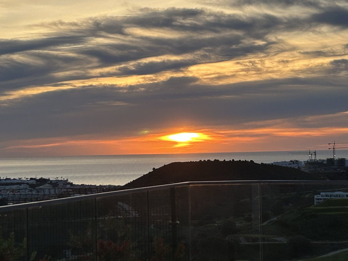 Karynne_Summars's tweet image. View of the Day: Sunrise to sunset in Andalucia, Spain today.  #sunrise #sunset #views #picoftheday #Mothernature