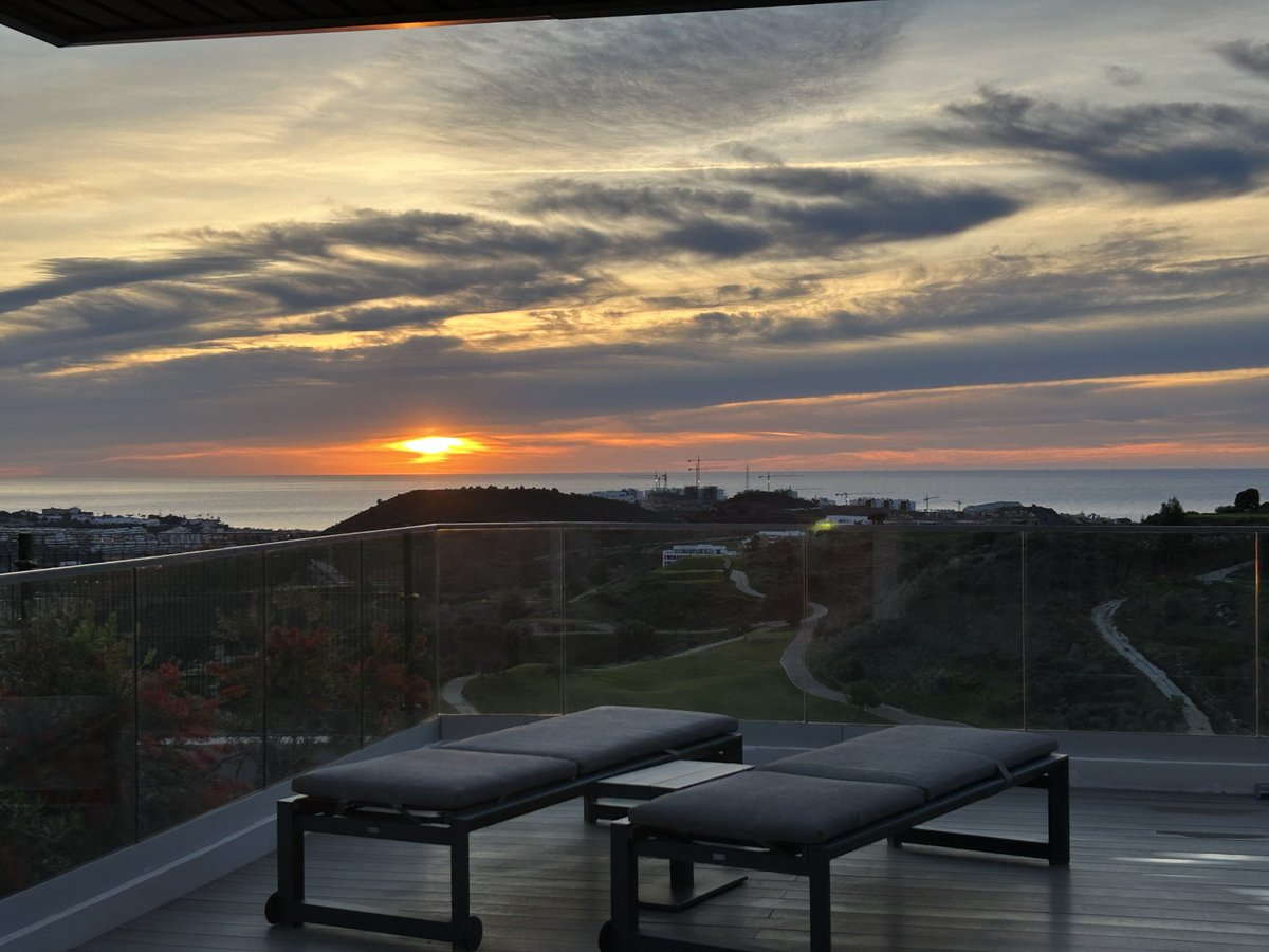 Karynne_Summars's tweet image. View of the Day: Sunrise to sunset in Andalucia, Spain today.  #sunrise #sunset #views #picoftheday #Mothernature