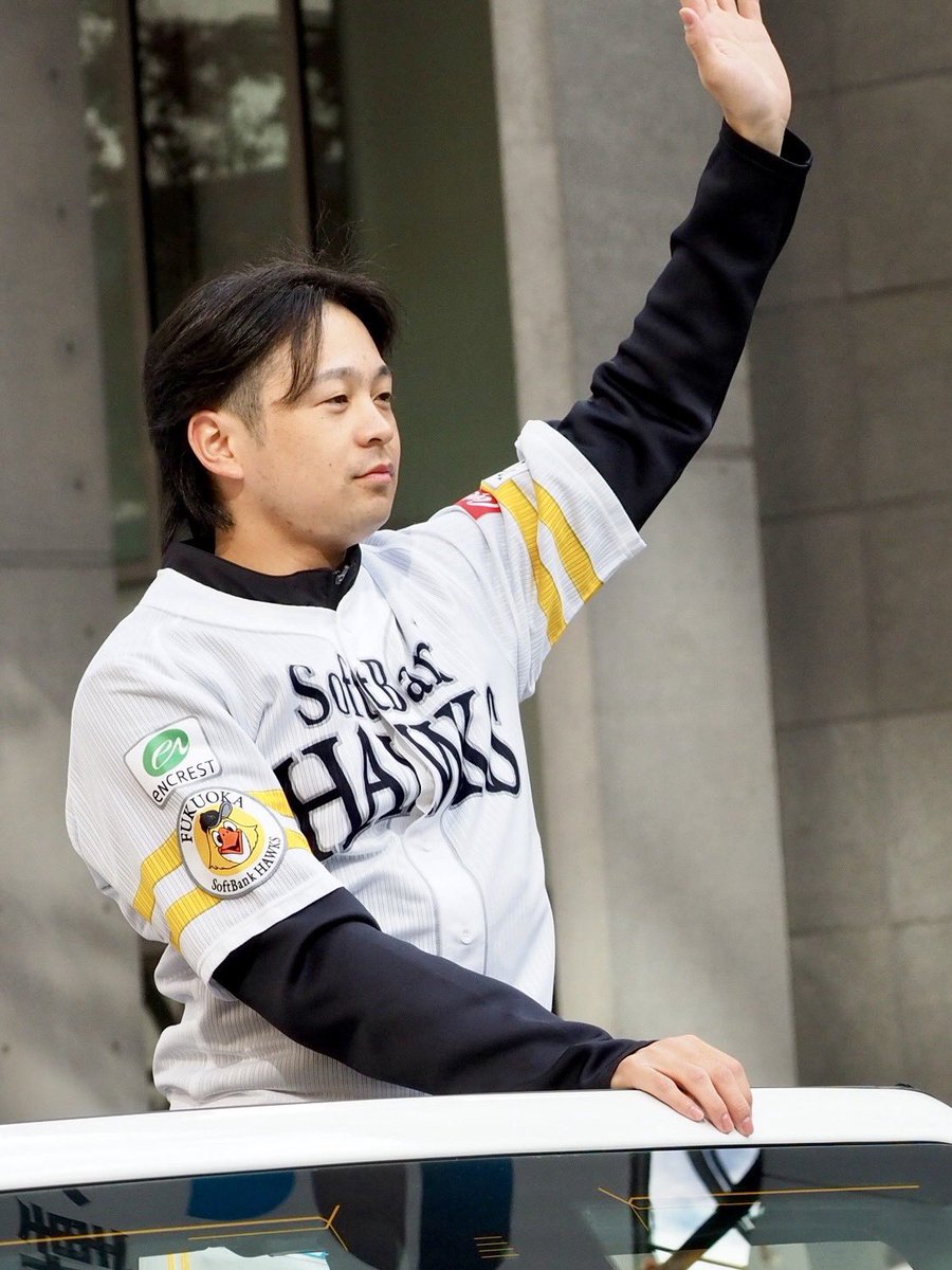 hawks_suito8939's tweet image. 昨日のホークス日本一優勝パレード✨🥇🏆✨
#近藤健介 
#川瀬晃 
#sbhawks