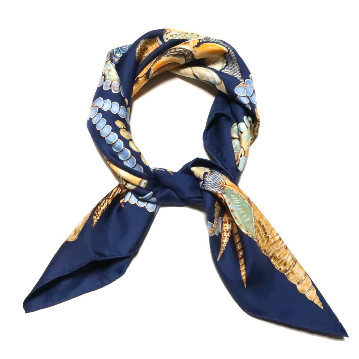 本日、エルメスのスカーフが入荷しました🎉 色んな形の貝殻です🐚🐚🐚🐚