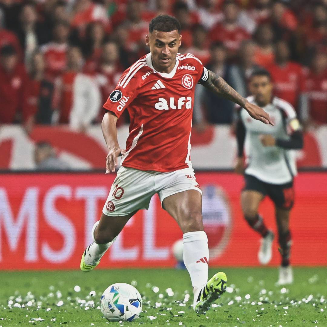 R10Score's tweet image. Jogadores da Série A com 20+ gols e 10+ assistências em 2025:

🇺🇾 Arrascaeta: 23G e 17A
🇧🇷 Alan Patrick: 20G e 13A 🆕

Fim da lista.

🔟🇦🇹