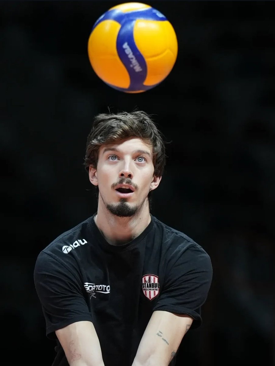 volleyvictim's tweet image. his eyes 🩵