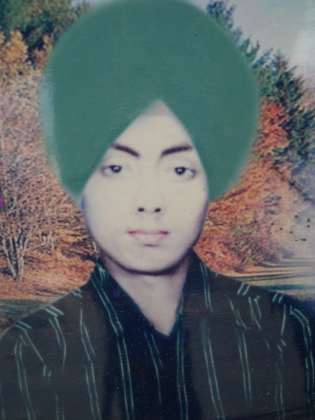 On Nov 24, 1990, #PunjabPolice from Amritsar #UnlawfullyKilled Talwinder Singh (25-26). They abducted him from a roadside. Security officials did not return Talwinder Singh's body to his family. #Punjab #India #EndImpunity Visit data.ensaaf.org/profile/3879/