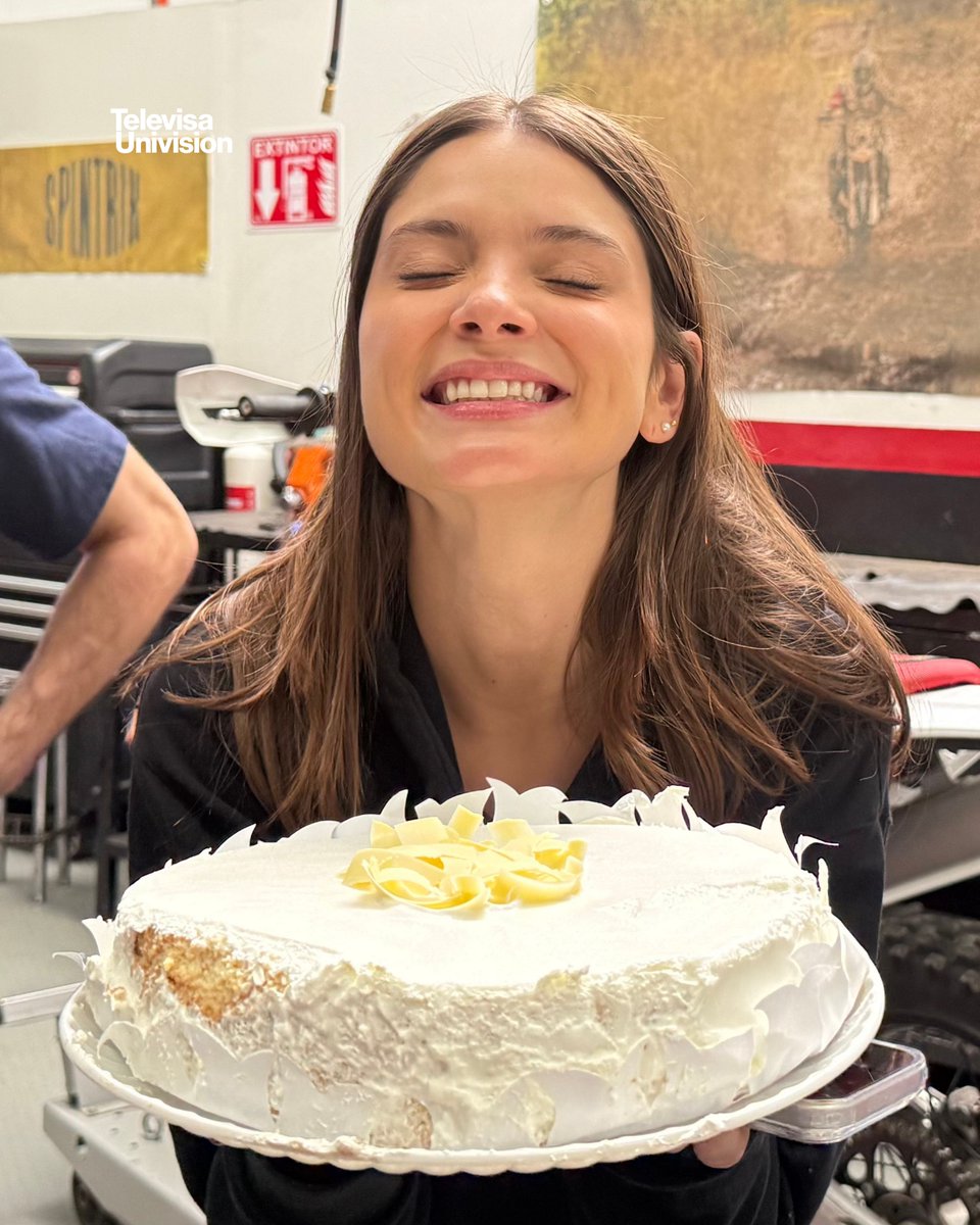 TUPrensa's tweet image. ¡Celebración por partida doble! 🎉

El elenco de #SomosFamilia festejó el cumpleaños de #ArianaSaavedra y @ALEXAVILA14 con un día lleno de pastel, abrazos y sonrisas.

Así se vivió el momento. 👇

#TUPrensa #Próximamente