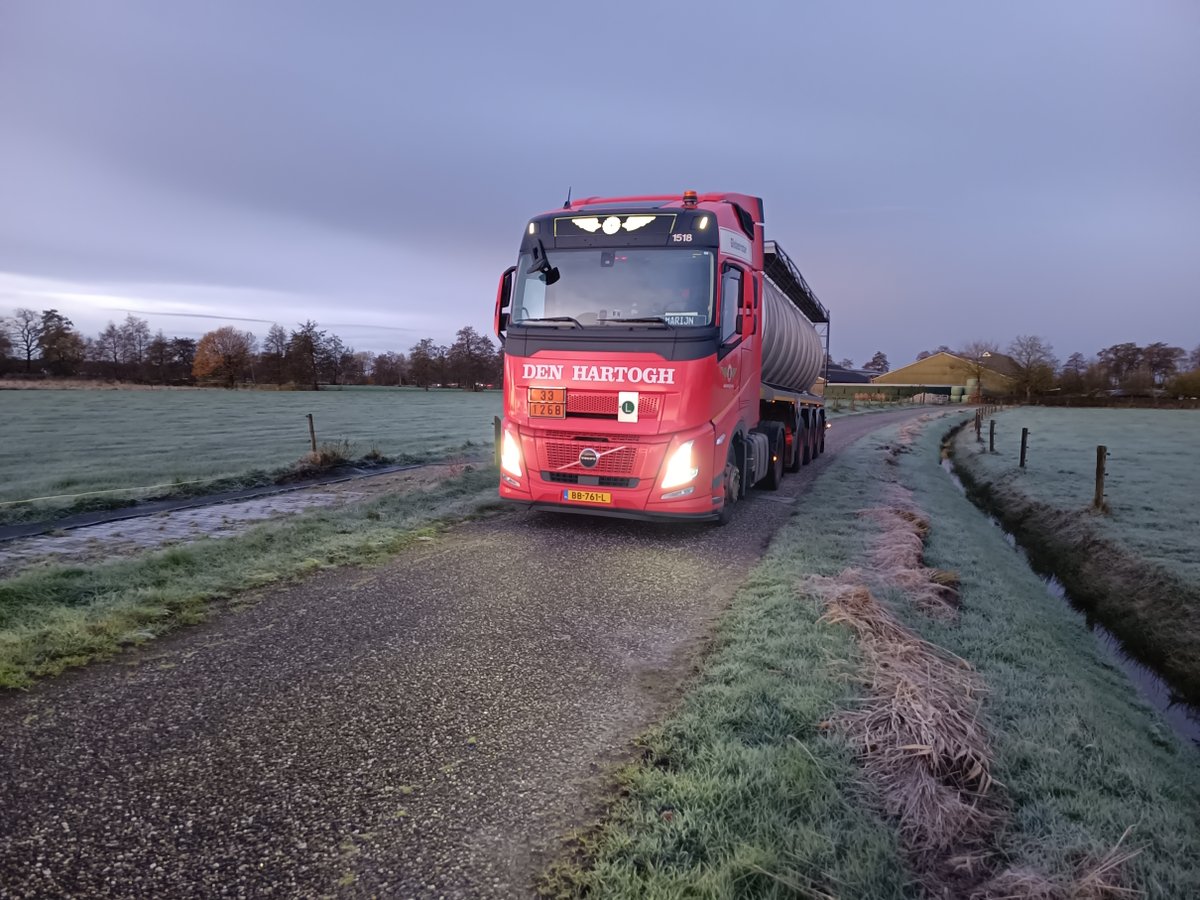 Den_Hartogh_'s tweet image. Frosty mornings on the road. As beautiful as it is, roads can be slippery. Take it slow, keep your distance and stay alert out there. Safety first, always. Thanks to our drivers for the stunning shots and for keeping things moving safely in all conditions. #denhartogh #safety