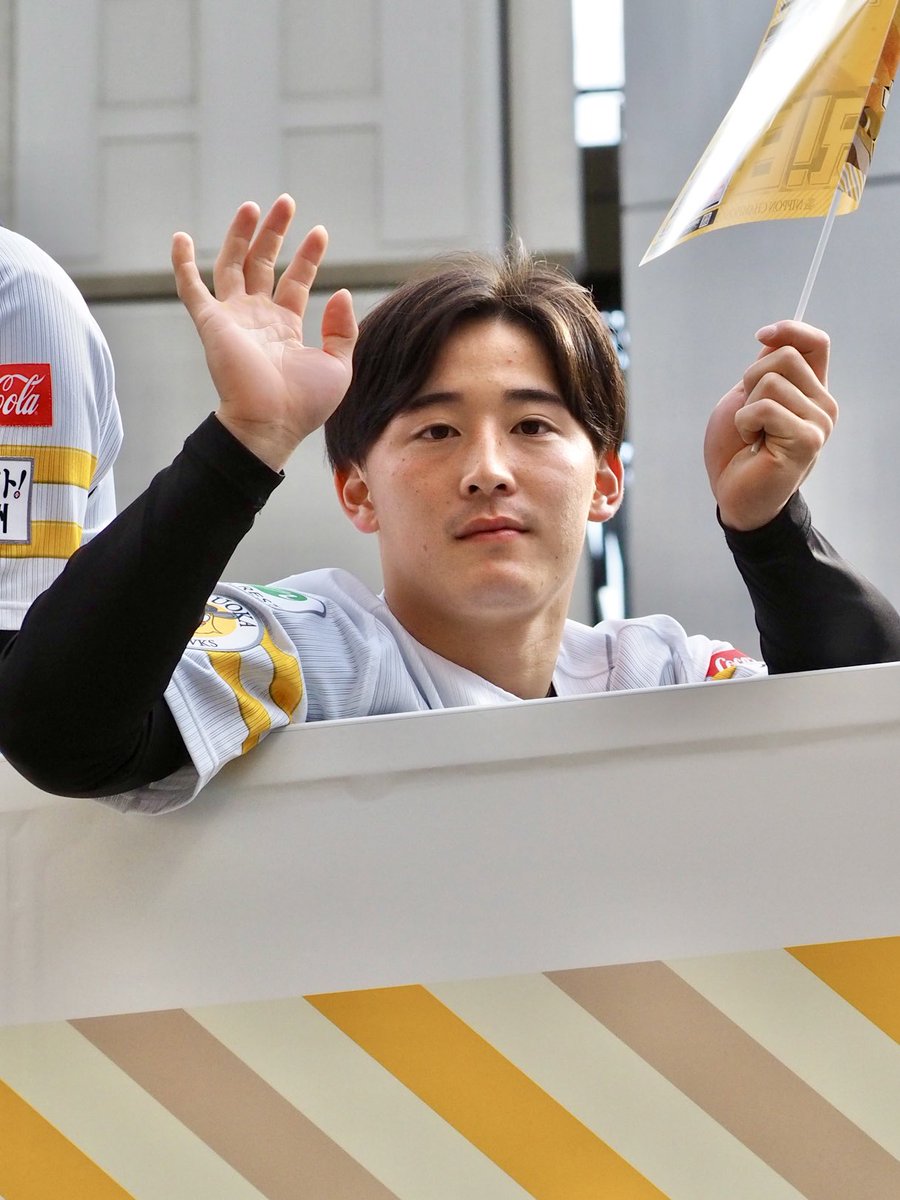hawks_suito8939's tweet image. 昨日のホークス日本一優勝パレード✨🥇🏆✨
#正木智也 
#藤田悠太郎
#谷川原健太
#sbhawks