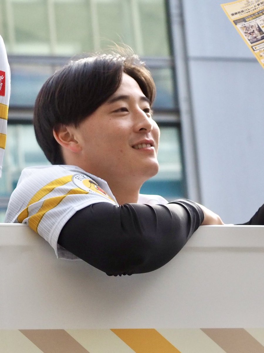 hawks_suito8939's tweet image. 昨日のホークス日本一優勝パレード✨🥇🏆✨
#正木智也 
#藤田悠太郎
#谷川原健太
#sbhawks