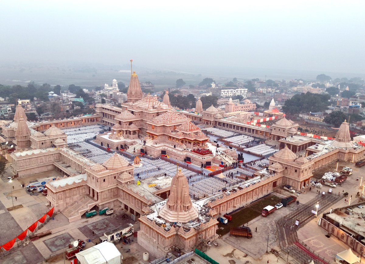 myogiadityanath's tweet image. सप्तपुरियों में श्रेष्ठ श्री अयोध्या धाम में प्रभु श्री राम जन्मभूमि मंदिर के शिखर पर आज आदरणीय प्रधानमंत्री श्री @narendramodi जी के कर-कमलों से भव्य भगवा ध्वज का आरोहण होने जा रहा है।

सनातन संस्कृति के पुनर्जागरण का यह दिव्य संदेश पूरे भारतवर्ष में अदम्य आध्यात्मिक आत्मिक…