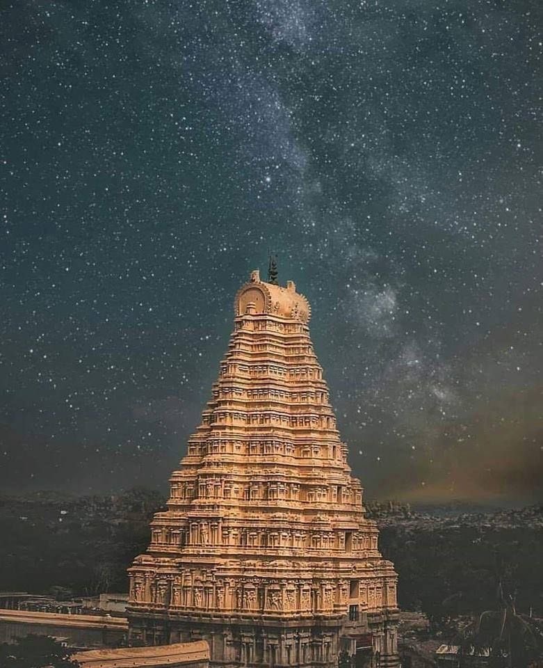 bharatkemandir's tweet image. Temple tower in Hampi that still stand tall as a symbol of glorious past. 
Other temples near by were destroyed by the Bahamani sultanate.