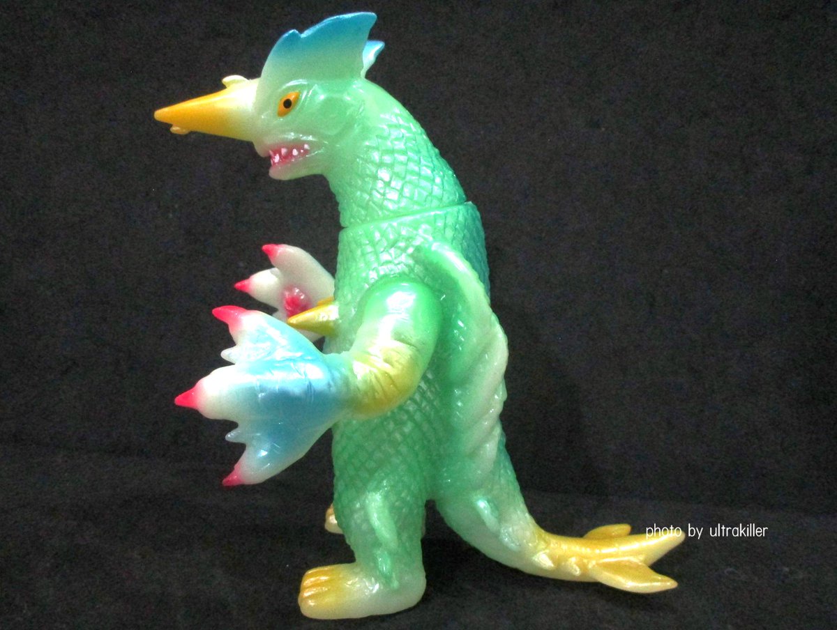 ヤモマークさん（@nametama）の古代魚超獣ガラン。 蓄光素材で