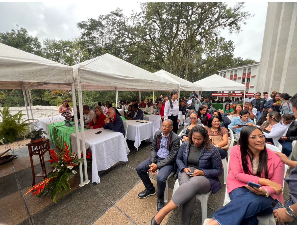 La Agencia Nacional de Minería ANM, firma con la CRC un convenio para instalar en el Cauca un Punto de Atención  Local. El primer paso -vendrán más- para apoyar a nuestras comunidades que de manera legal y desde tiempos históricos viven de la explotación minera preferentemente